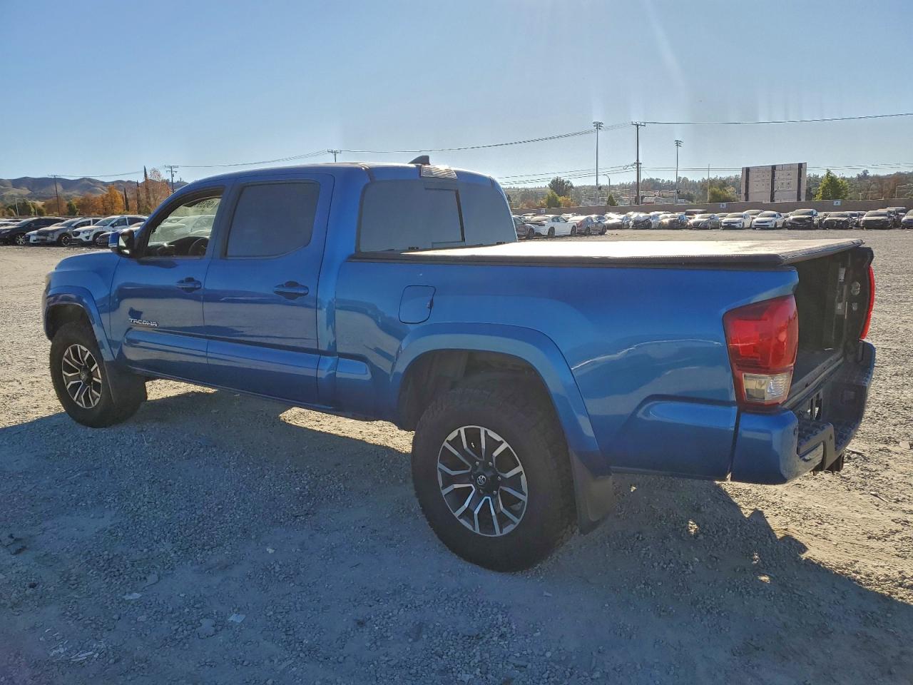 2017 TOYOTA TACOMA DOUBLE CAB photo 2
