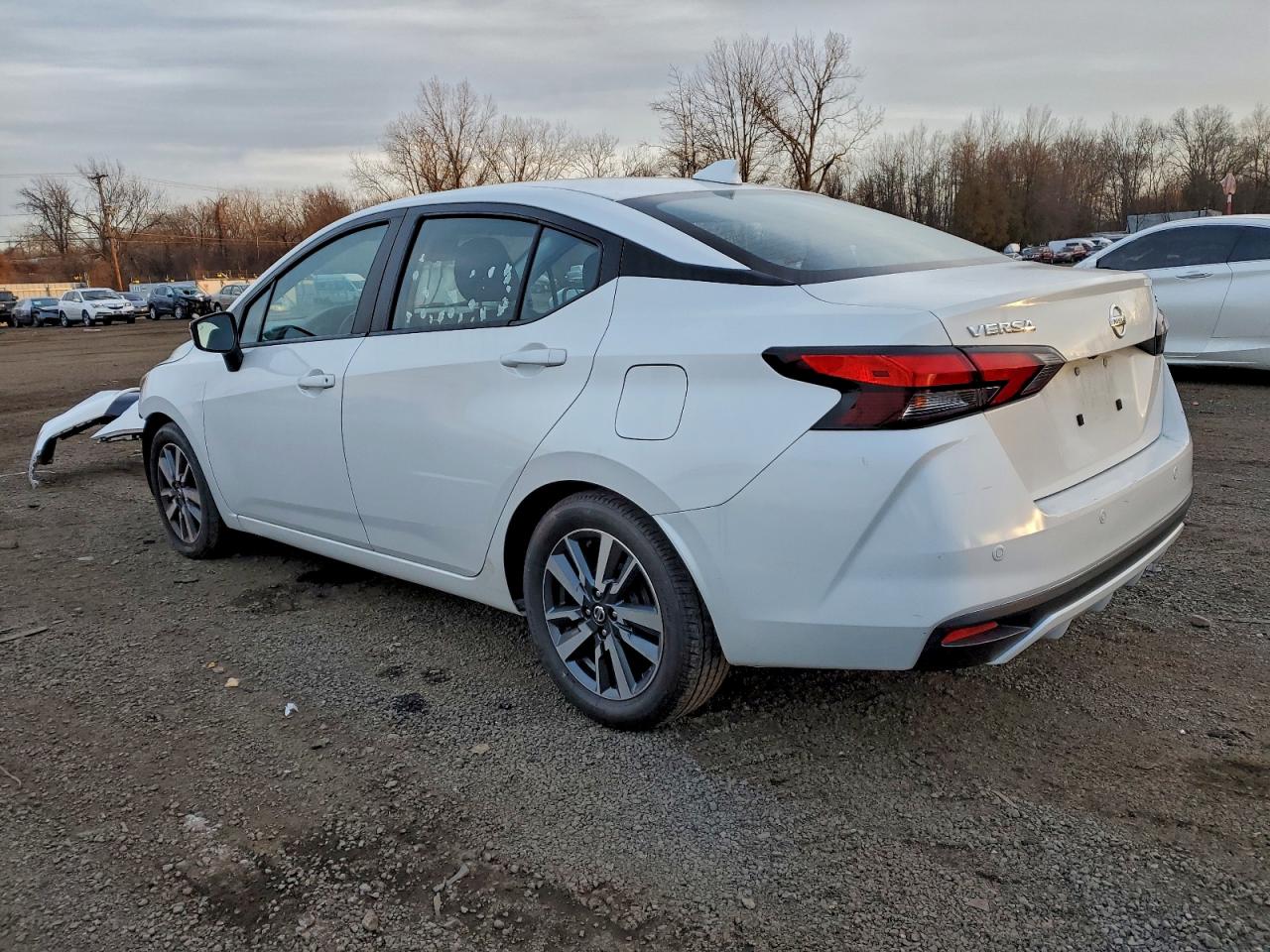 2021 NISSAN VERSA SV photo 2