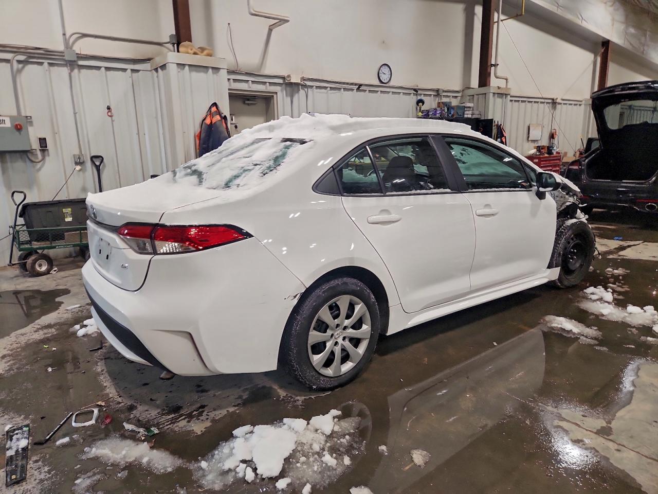 2022 TOYOTA COROLLA LE photo 3