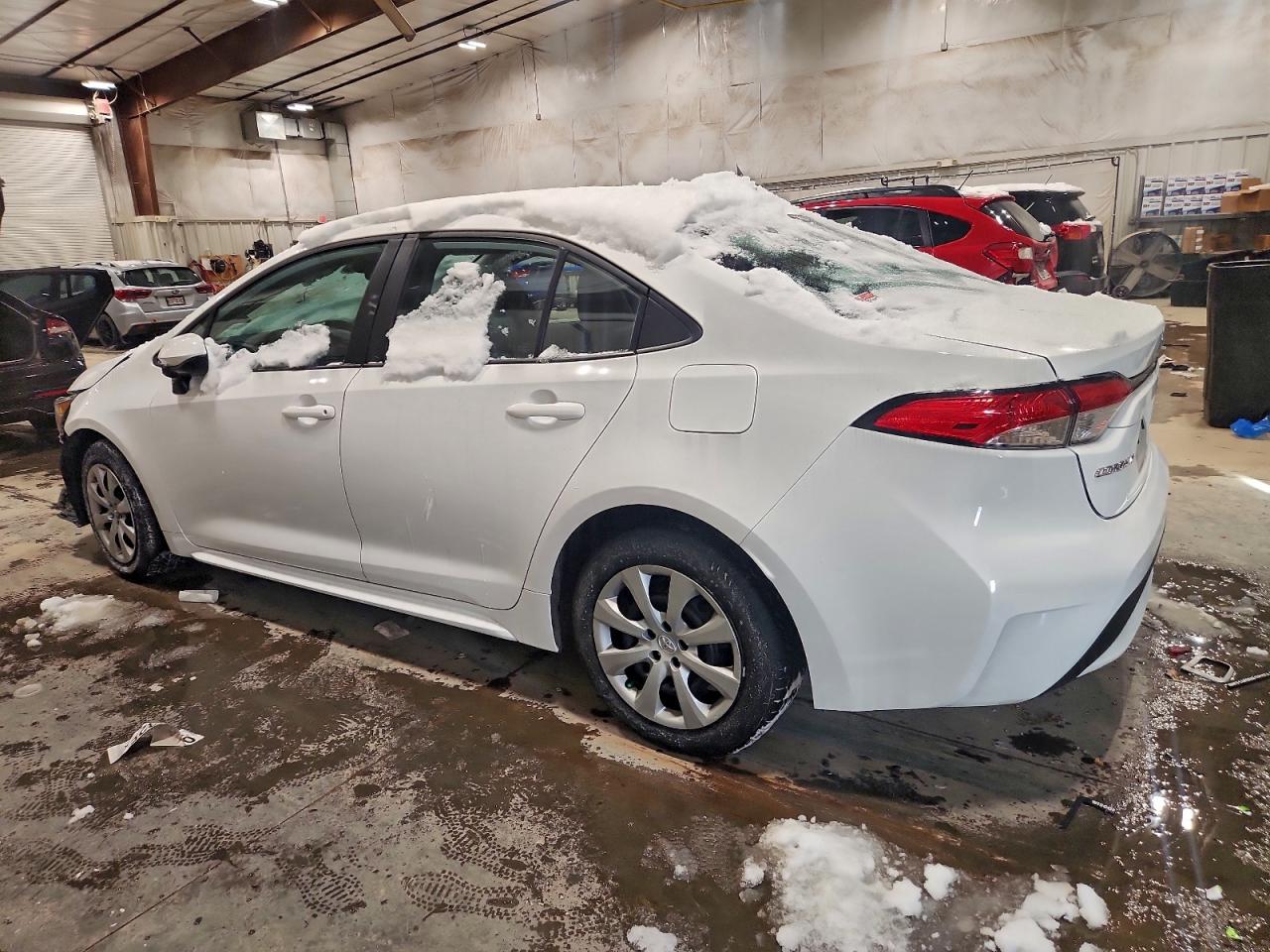 2022 TOYOTA COROLLA LE photo 2