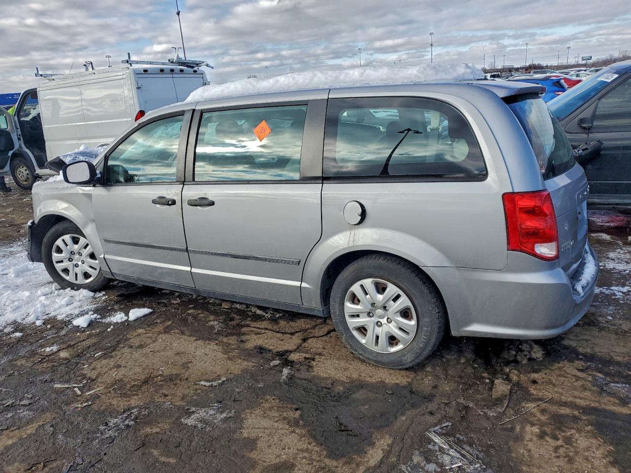 2015 DODGE GRAND CARAVAN SE photo 2