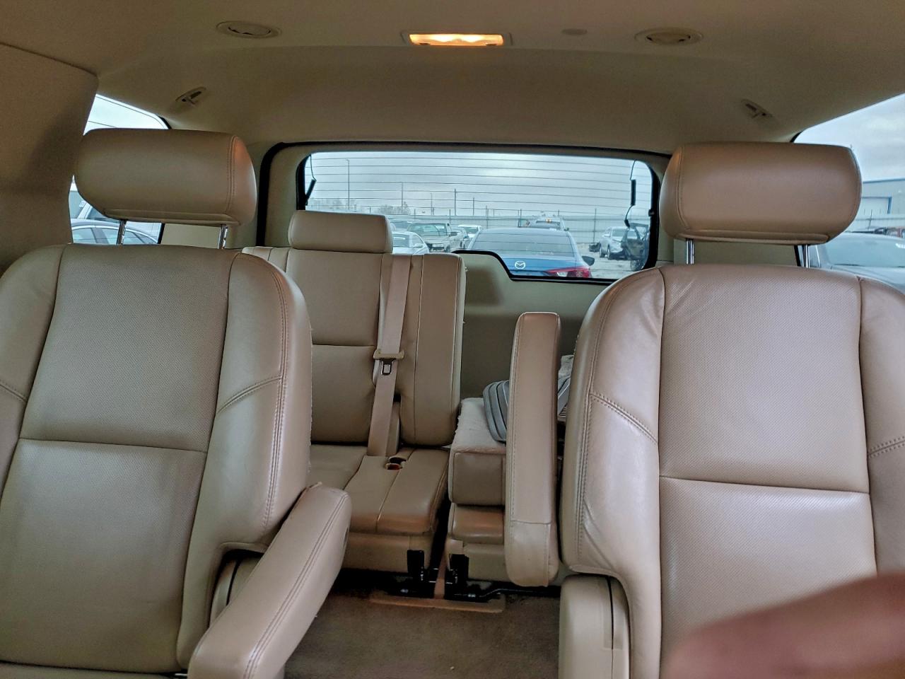2010 CADILLAC ESCALADE PREMIUM photo 10