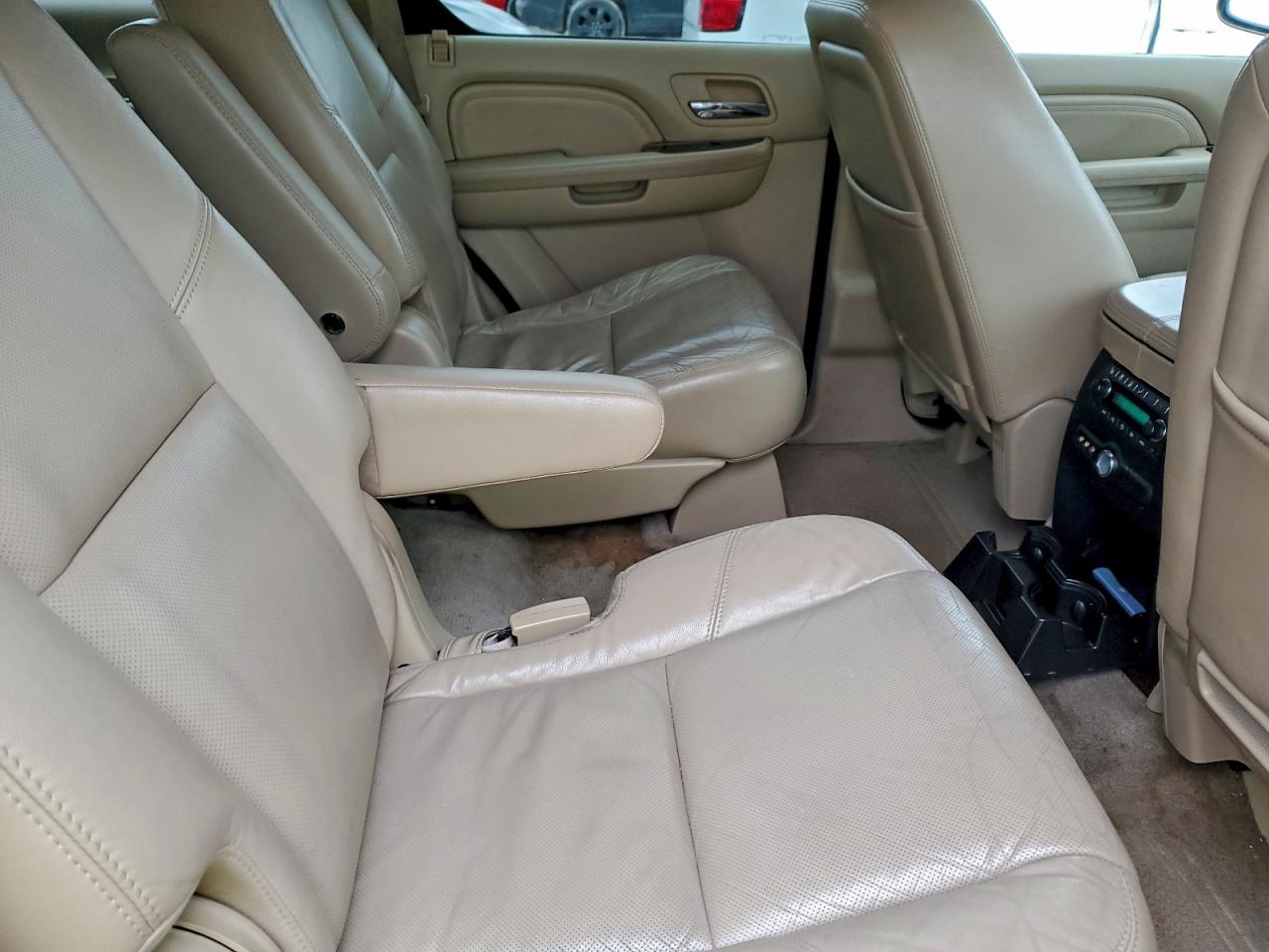 2010 CADILLAC ESCALADE PREMIUM photo 11