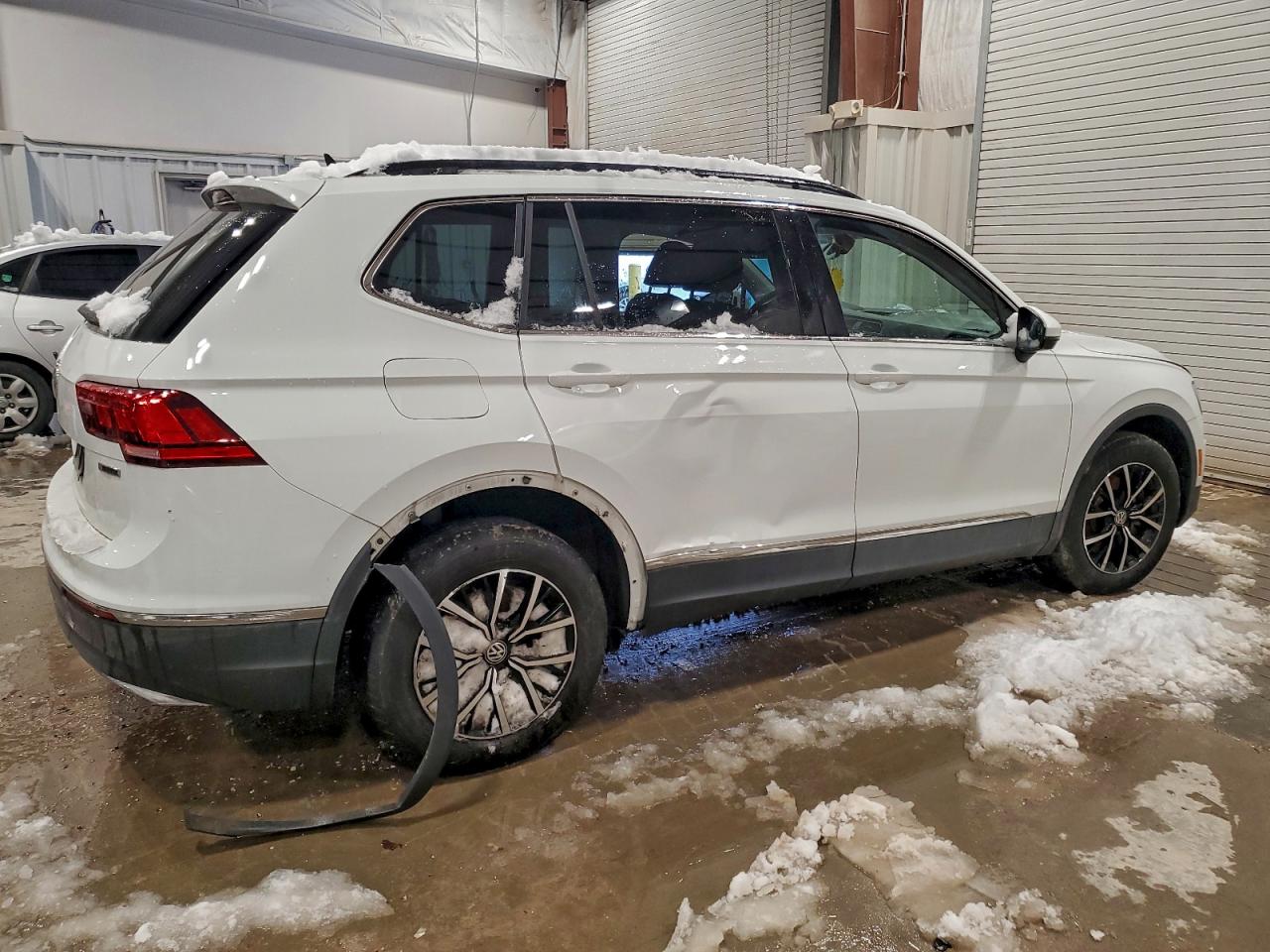 2021 VOLKSWAGEN TIGUAN SE photo 3
