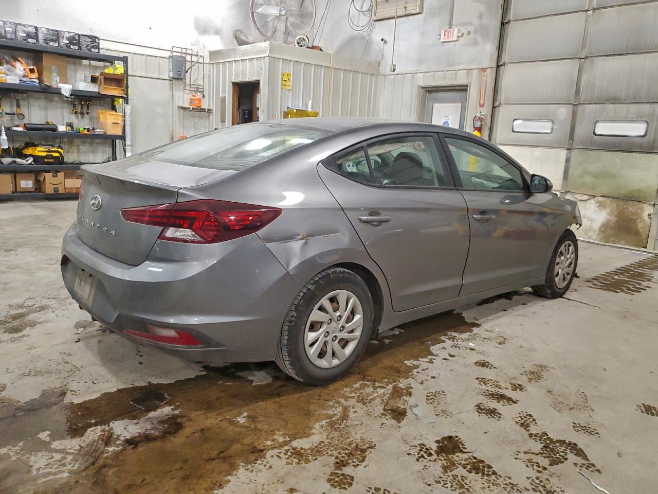 2019 HYUNDAI ELANTRA SE photo 3