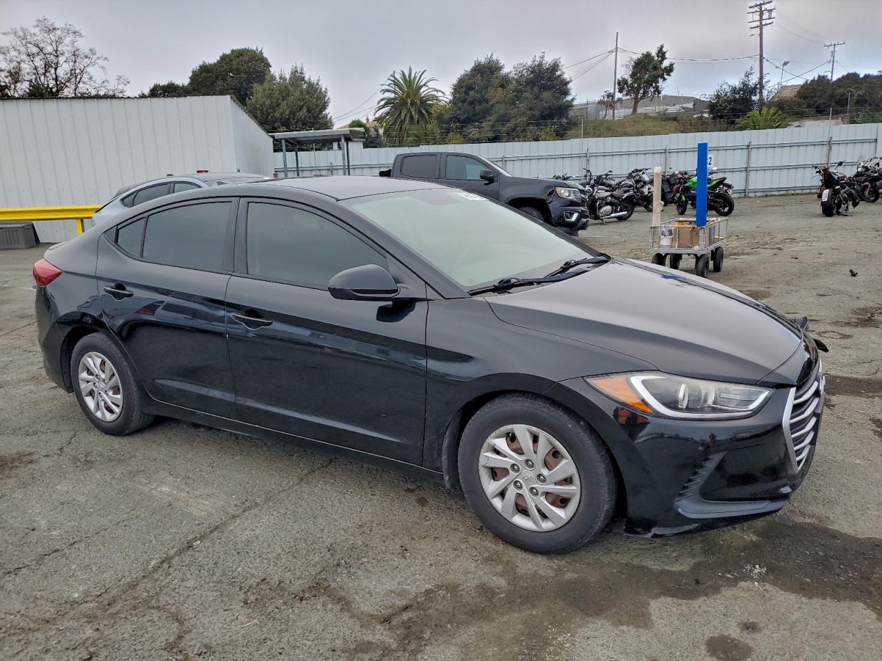 2017 HYUNDAI ELANTRA SE photo 4