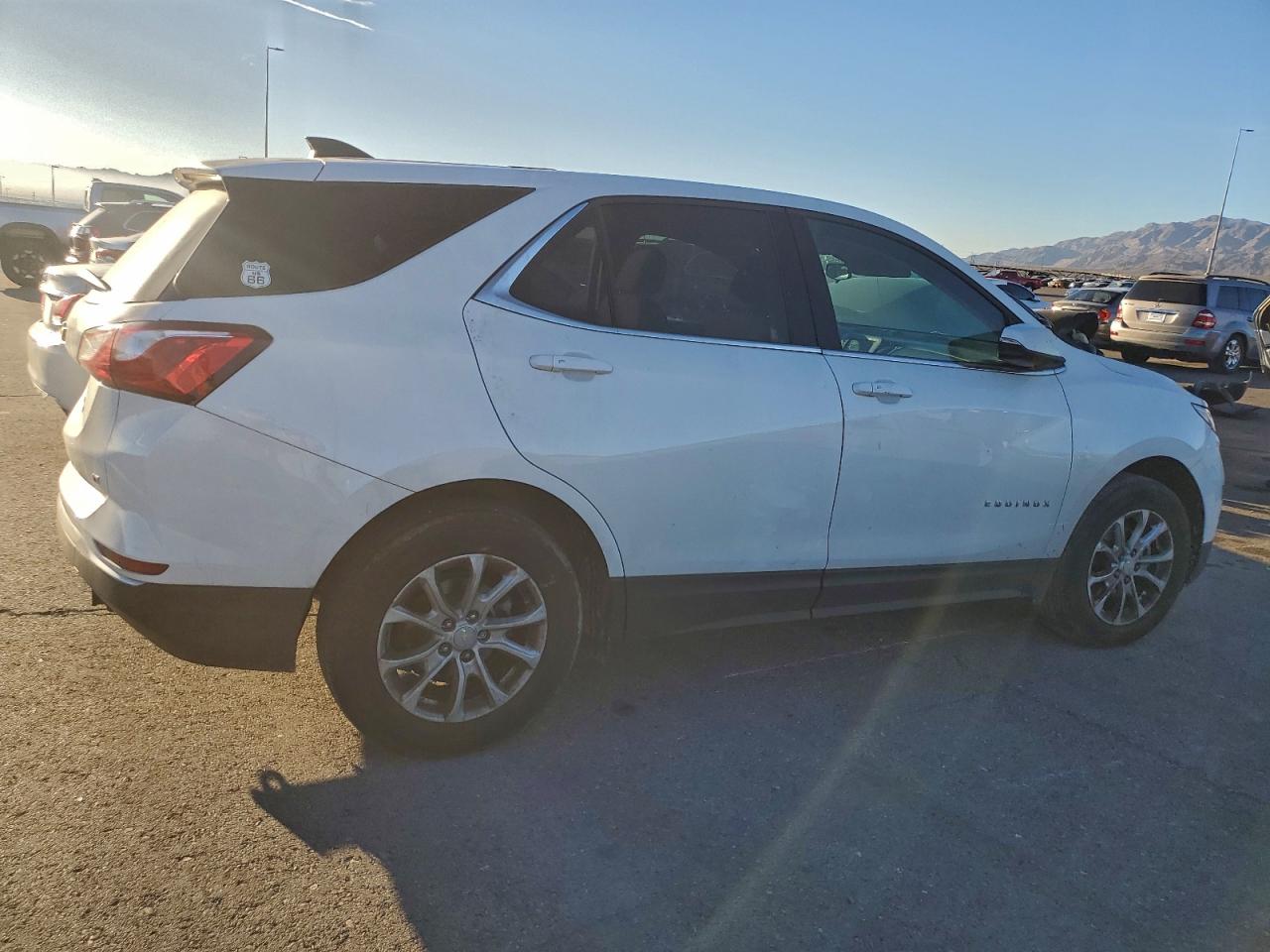 2019 CHEVROLET EQUINOX LT photo 3