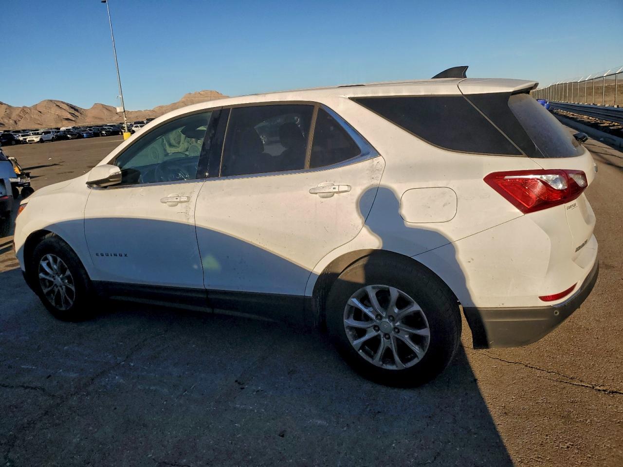 2019 CHEVROLET EQUINOX LT photo 2