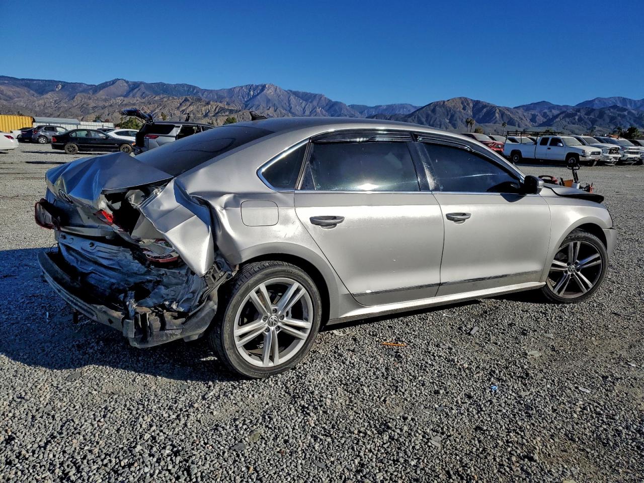 2014 VOLKSWAGEN PASSAT SEL photo 3