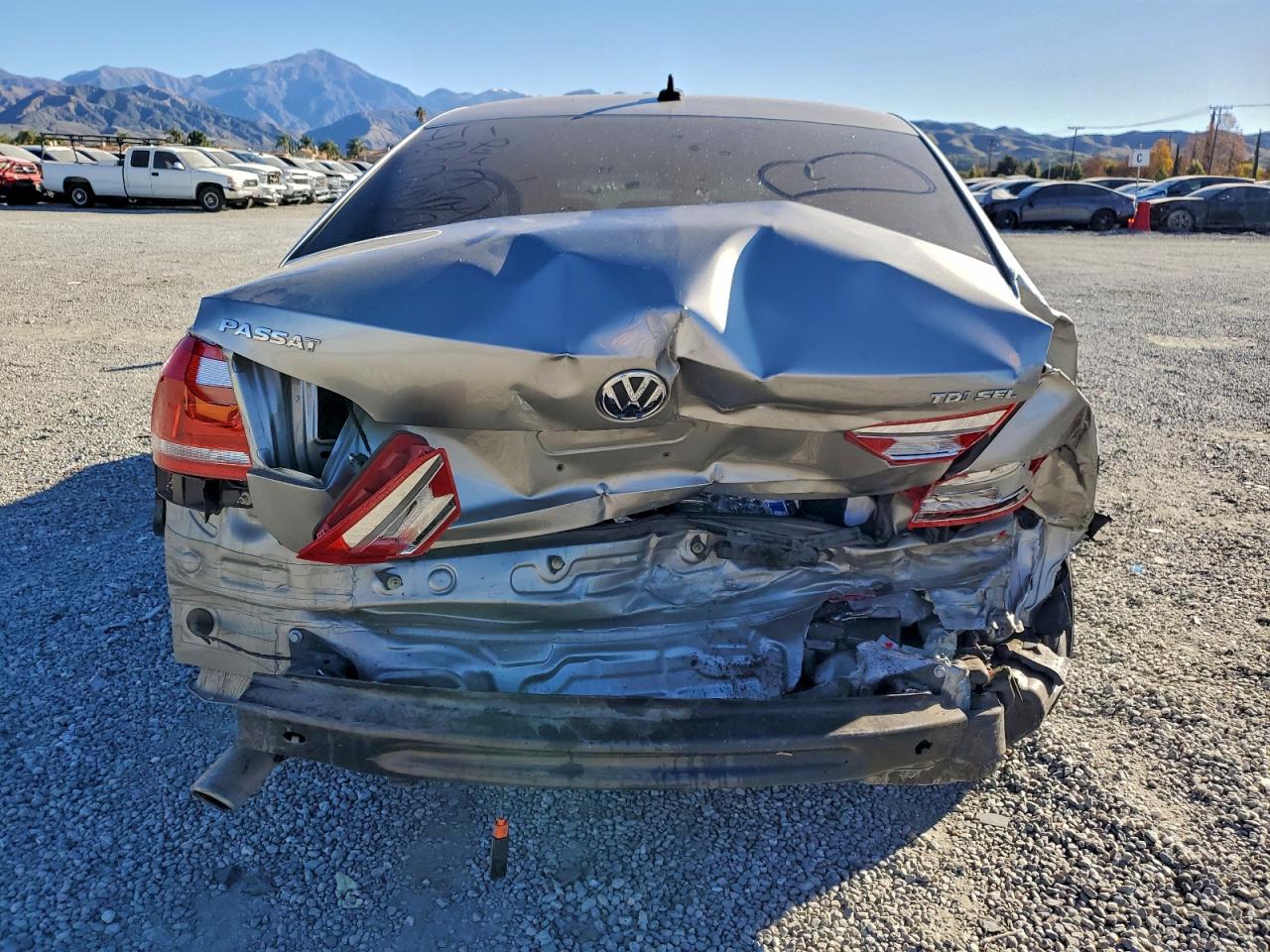 2014 VOLKSWAGEN PASSAT SEL photo 6