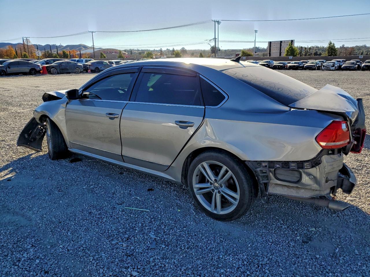 2014 VOLKSWAGEN PASSAT SEL photo 2
