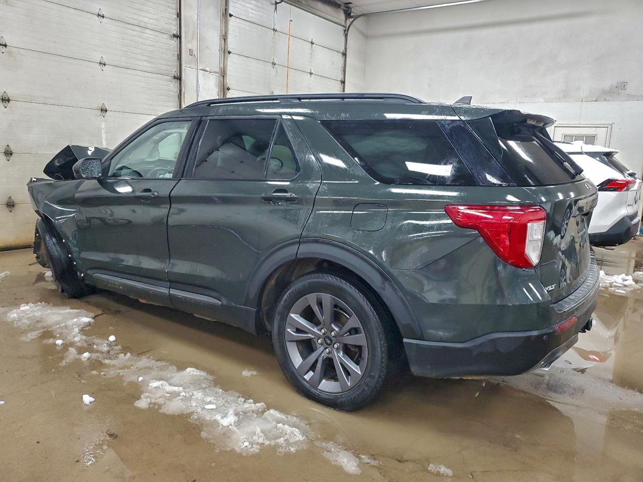 2023 FORD EXPLORER XLT photo 4