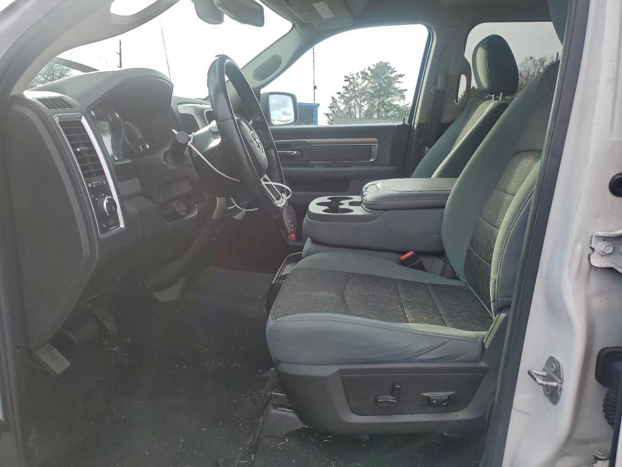 2019 RAM 1500 CLASSIC SLT photo 19