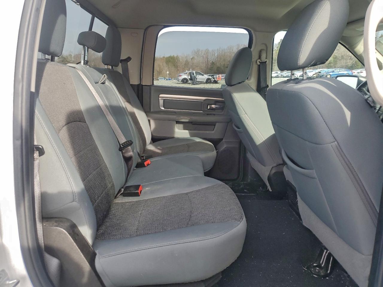 2019 RAM 1500 CLASSIC SLT photo 28