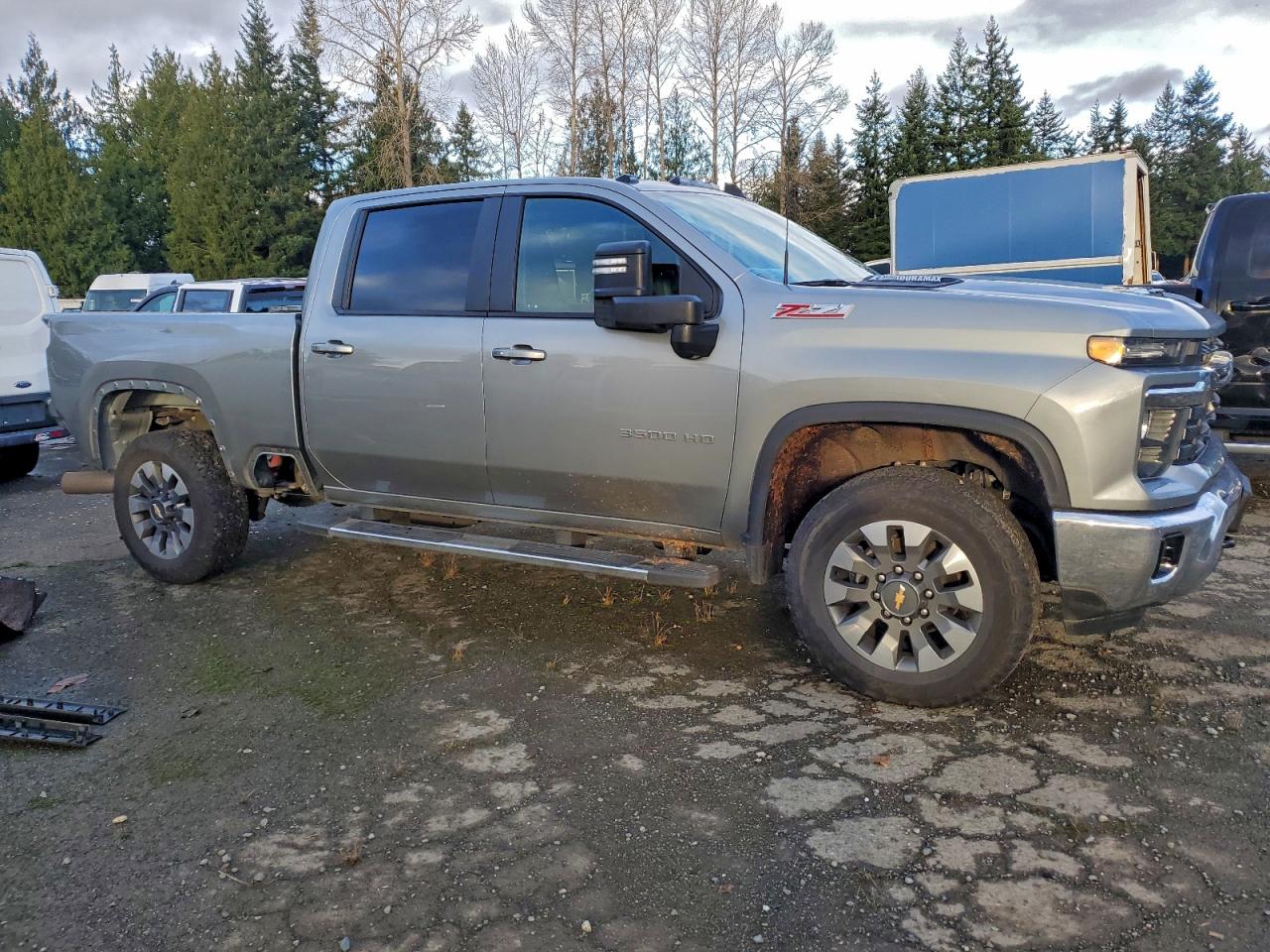 2024 CHEVROLET SILVERADO K3500 LT photo 4