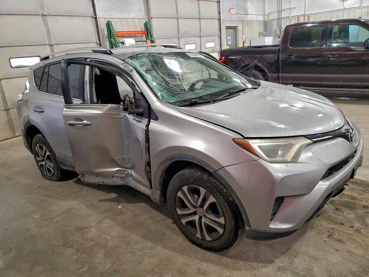 2016 TOYOTA RAV4 LE photo 4