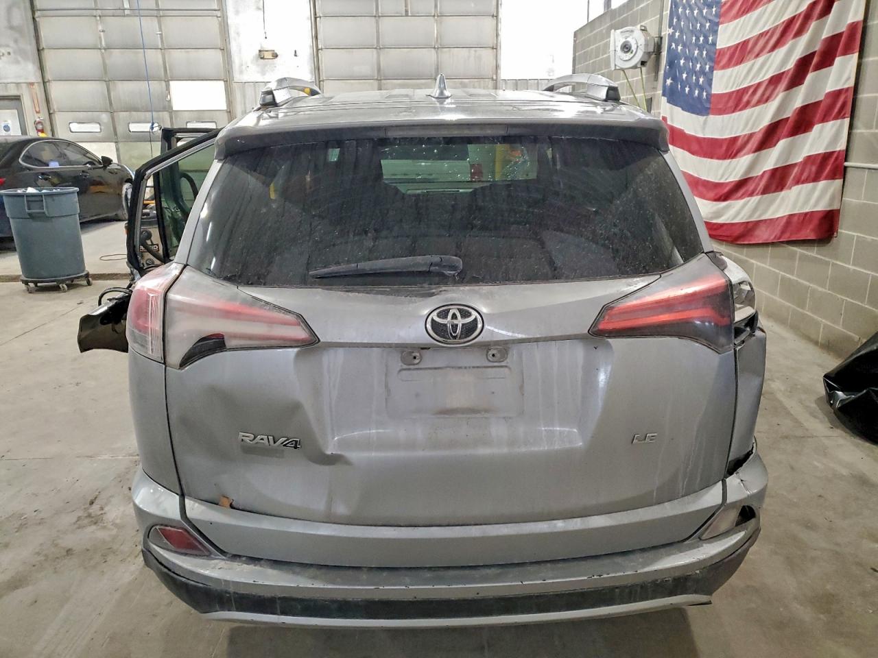 2016 TOYOTA RAV4 LE photo 6
