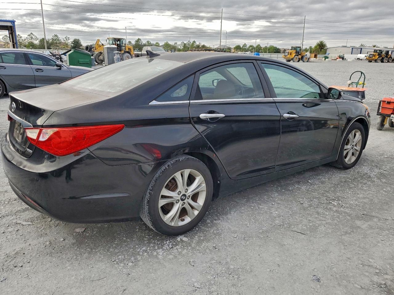 2011 HYUNDAI SONATA SE photo 3