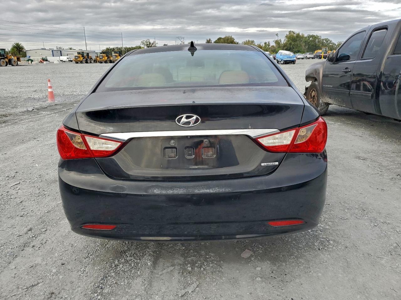 2011 HYUNDAI SONATA SE photo 6