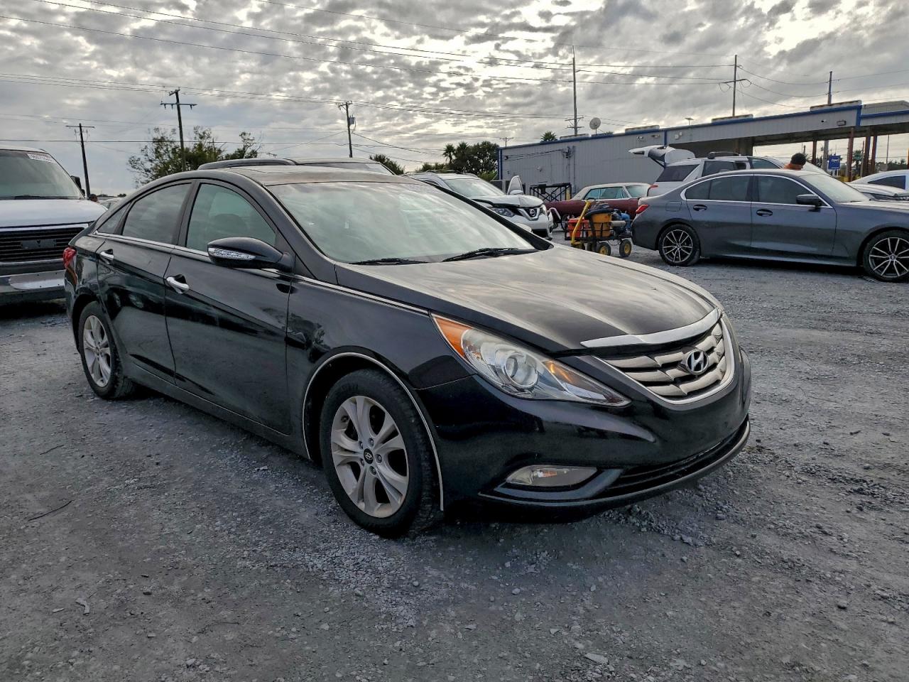 2011 HYUNDAI SONATA SE photo 4