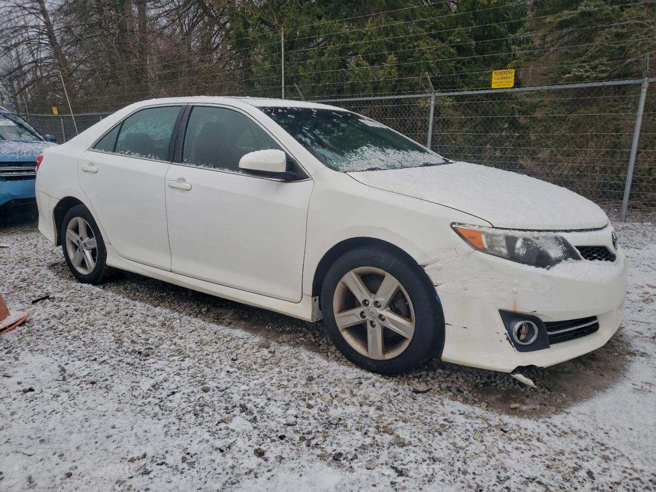 2014 TOYOTA CAMRY L photo 4