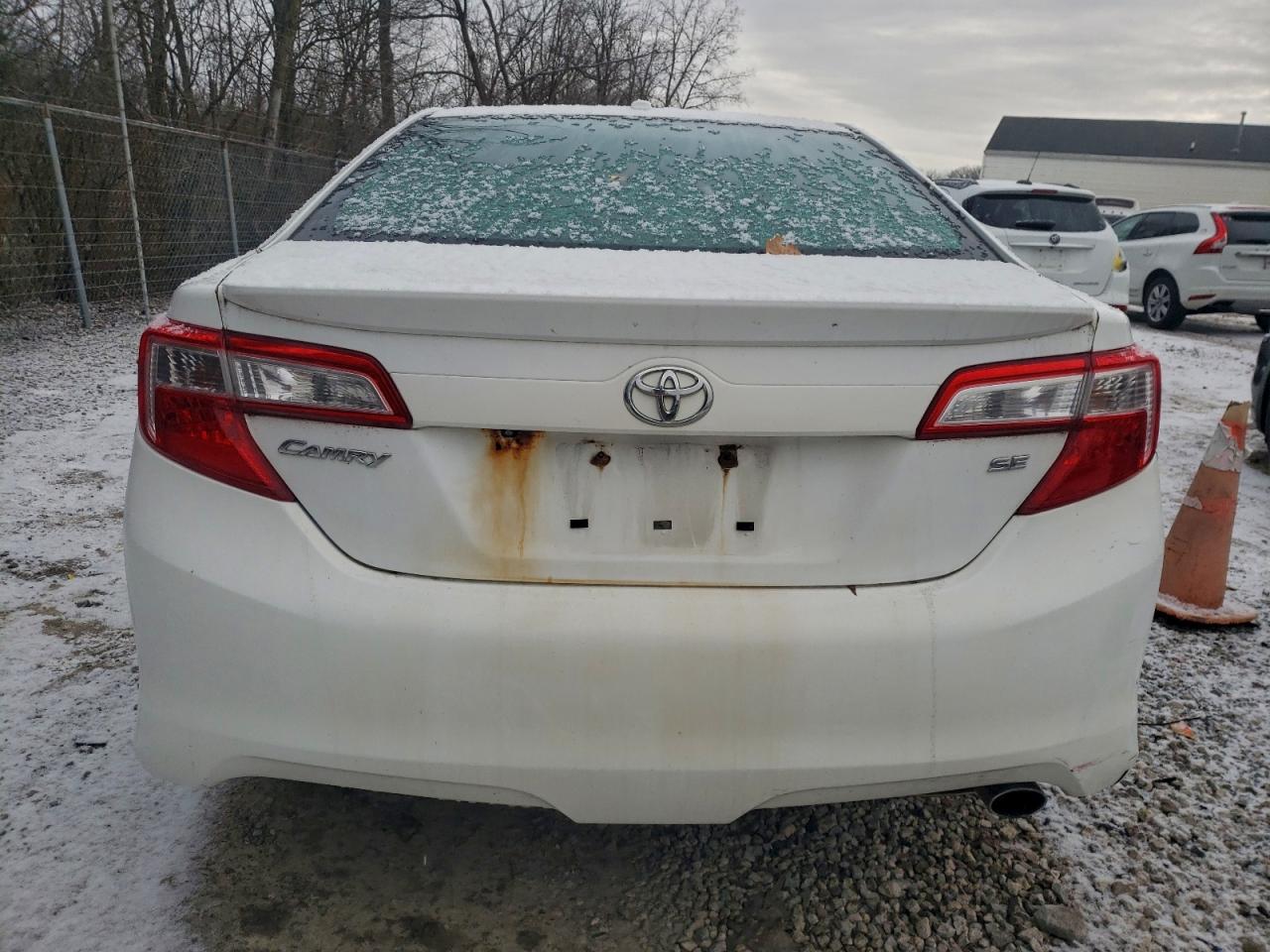 2014 TOYOTA CAMRY L photo 6