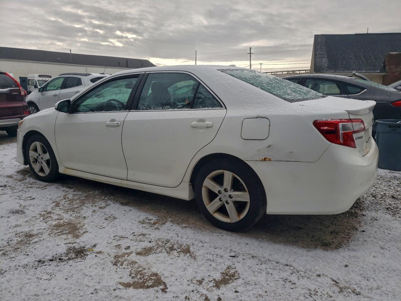2014 TOYOTA CAMRY L photo 2