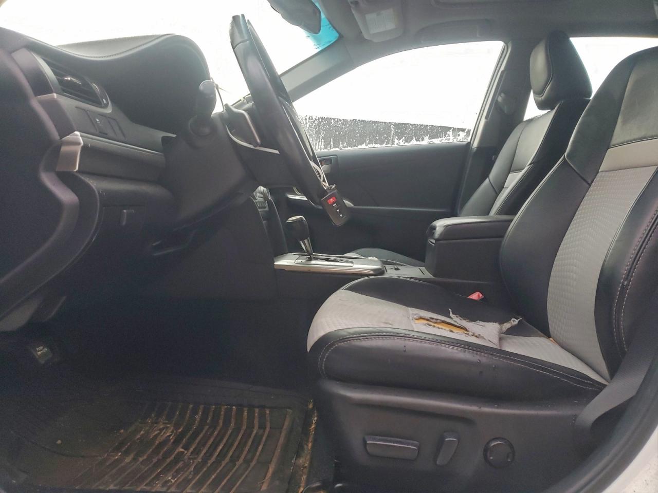 2014 TOYOTA CAMRY L photo 7