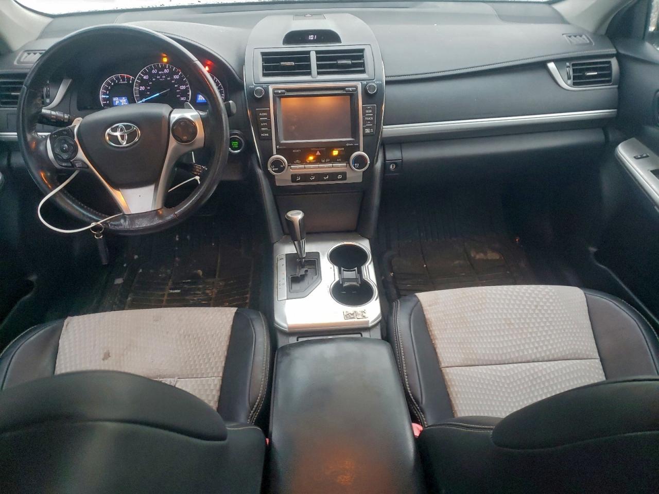 2014 TOYOTA CAMRY L photo 8