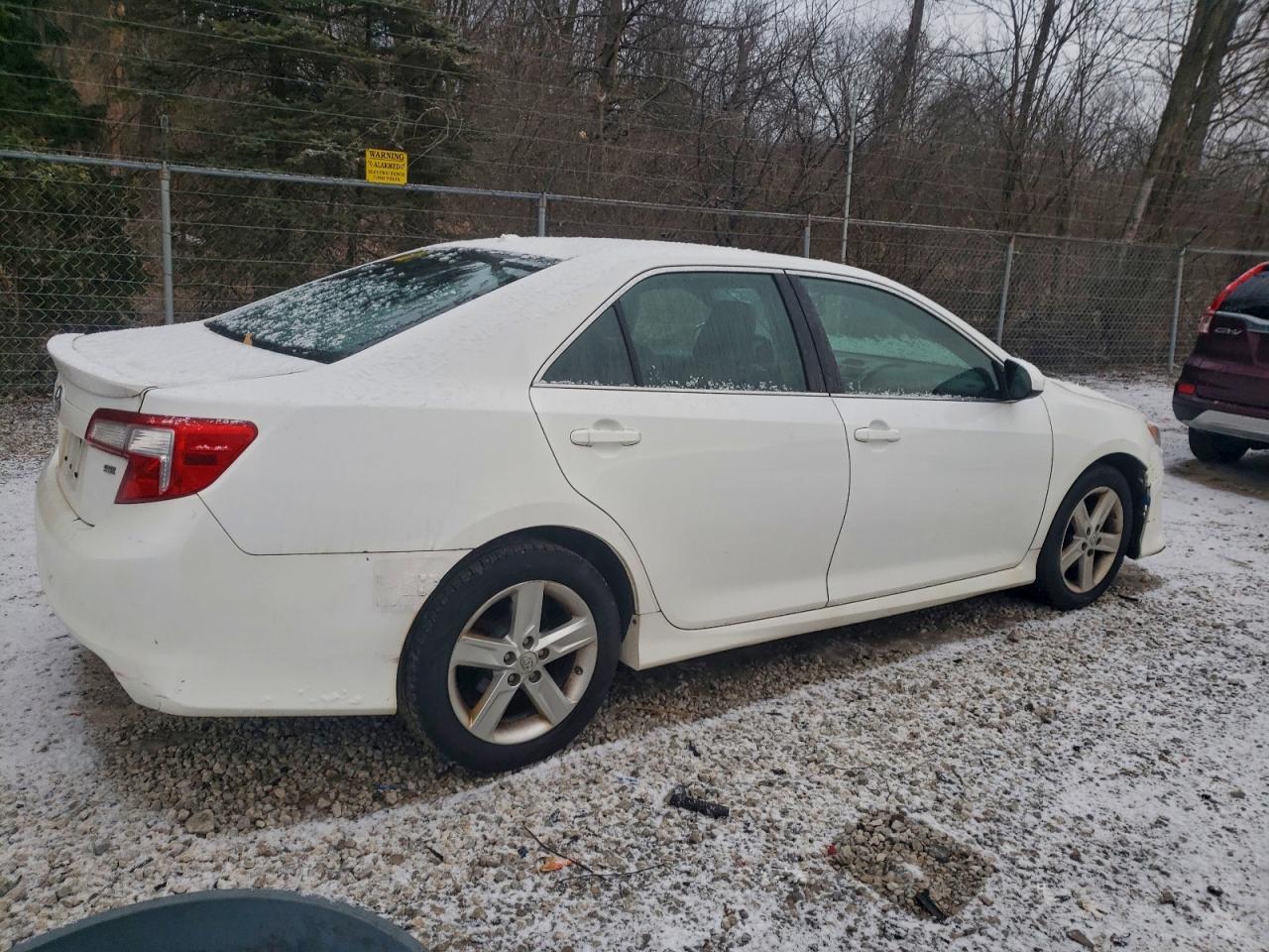 2014 TOYOTA CAMRY L photo 3