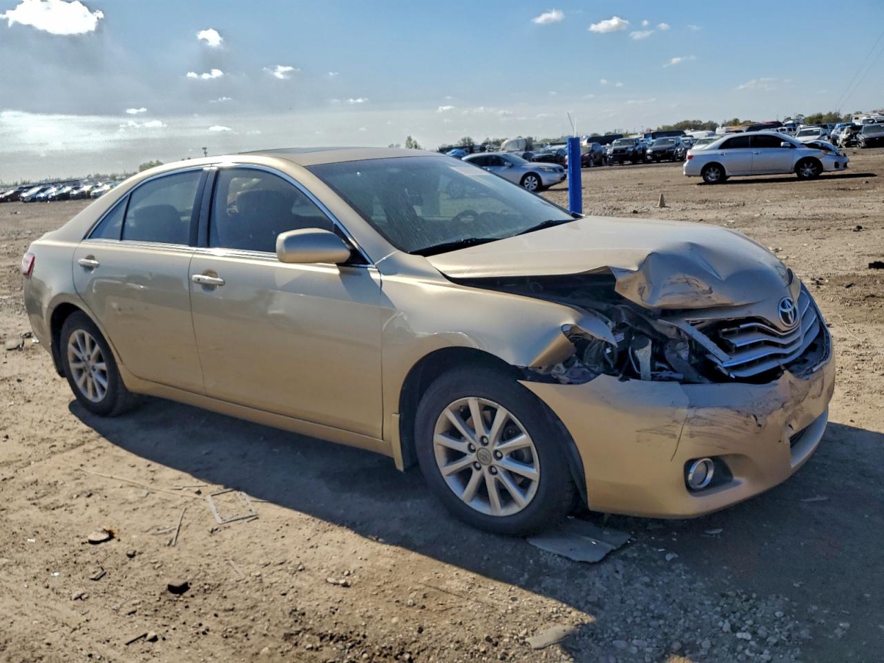 2011 TOYOTA CAMRY SE photo 4