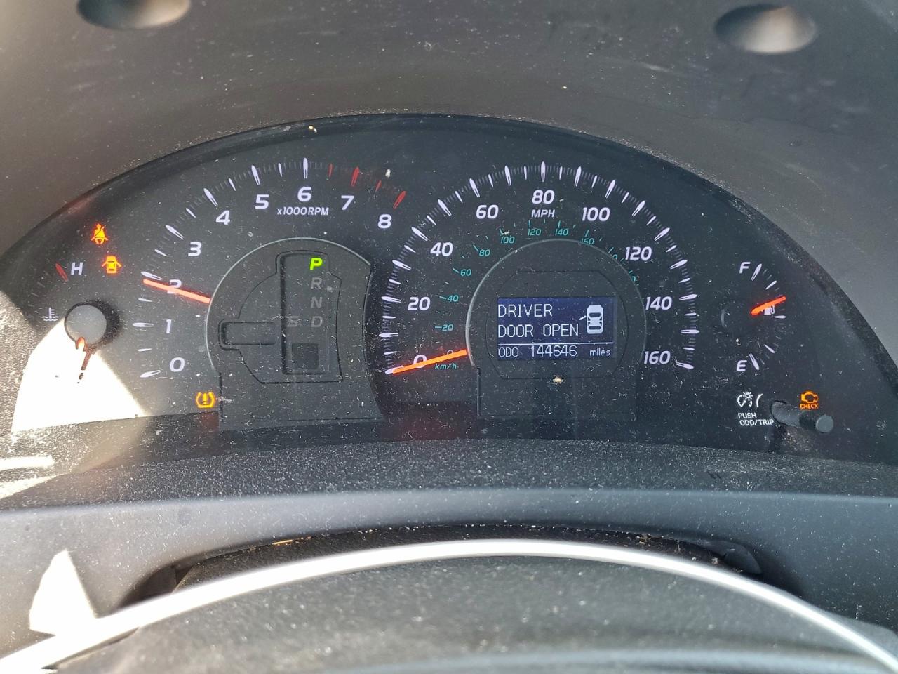 2011 TOYOTA CAMRY SE photo 9