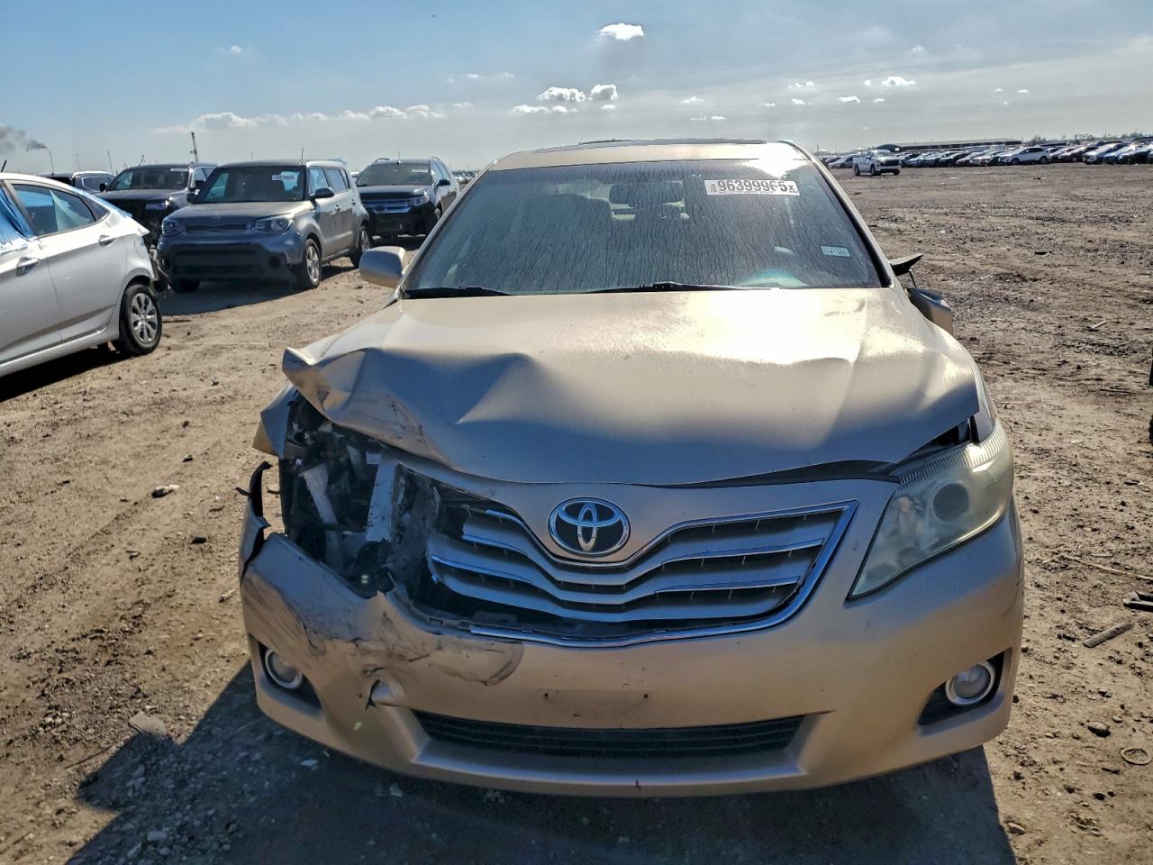 2011 TOYOTA CAMRY SE photo 5