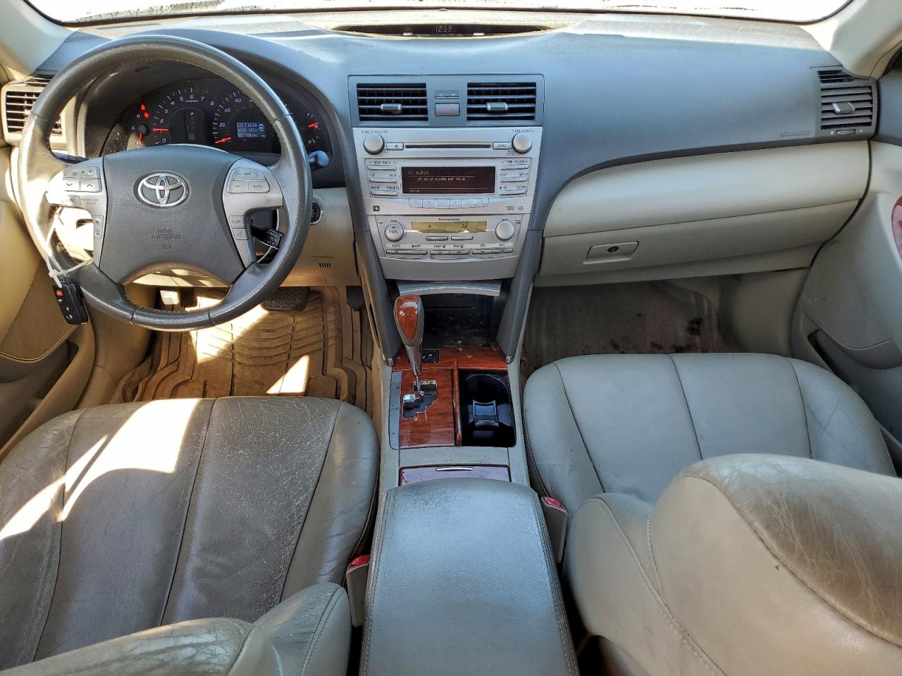 2011 TOYOTA CAMRY SE photo 8