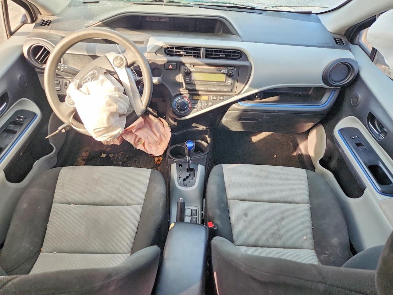 2012 TOYOTA PRIUS C photo 8
