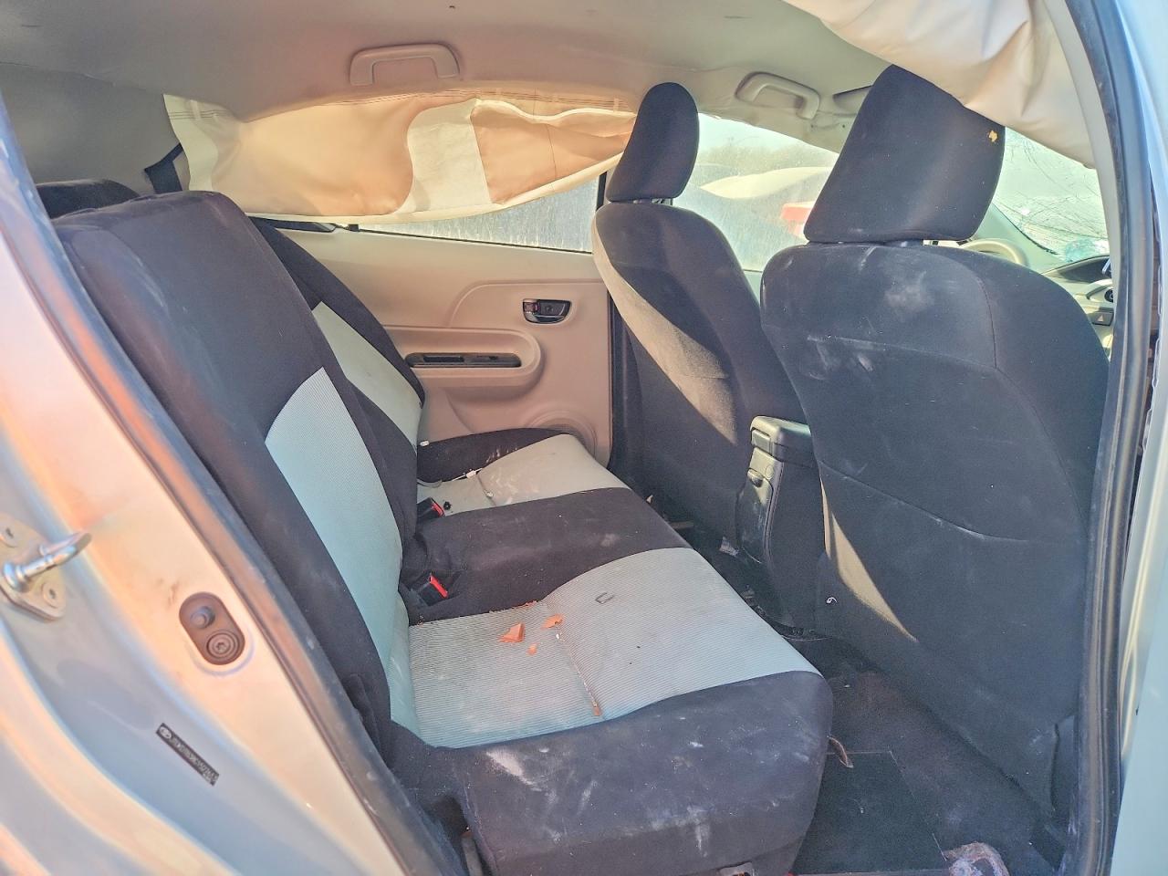 2012 TOYOTA PRIUS C photo 11
