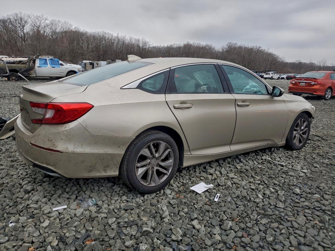 2018 HONDA ACCORD LX photo 3