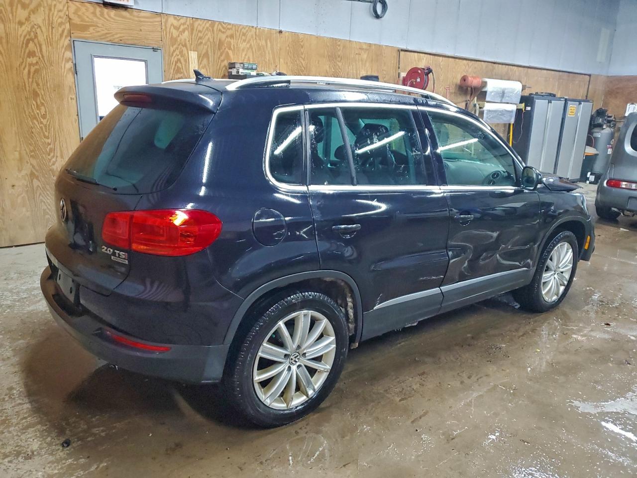 2013 VOLKSWAGEN TIGUAN S photo 3