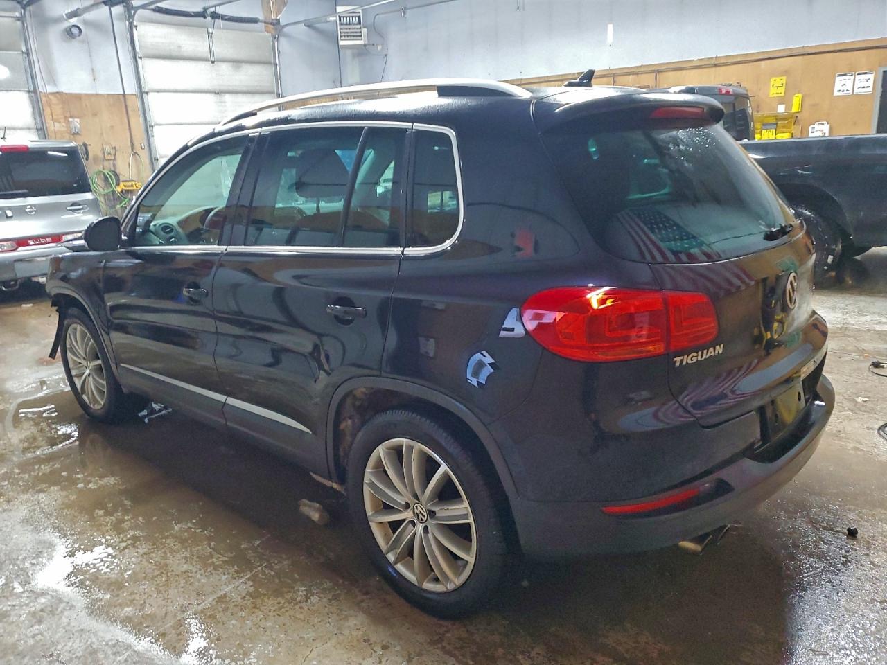 2013 VOLKSWAGEN TIGUAN S photo 2