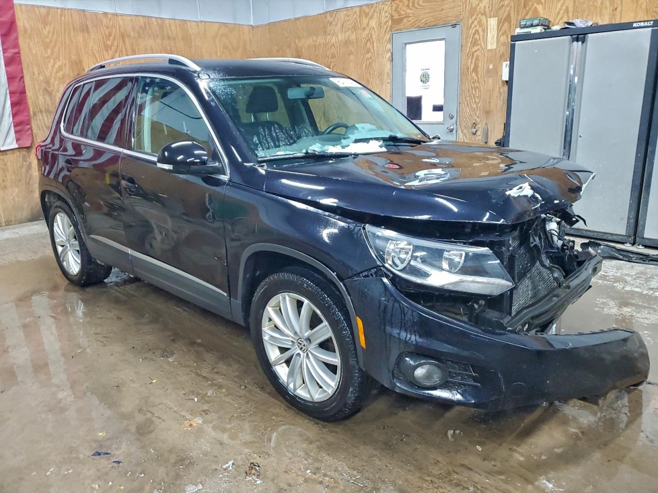 2013 VOLKSWAGEN TIGUAN S photo 4