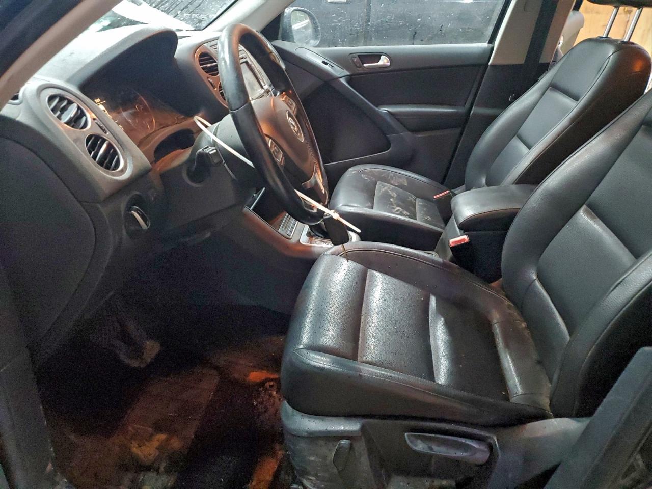 2013 VOLKSWAGEN TIGUAN S photo 7