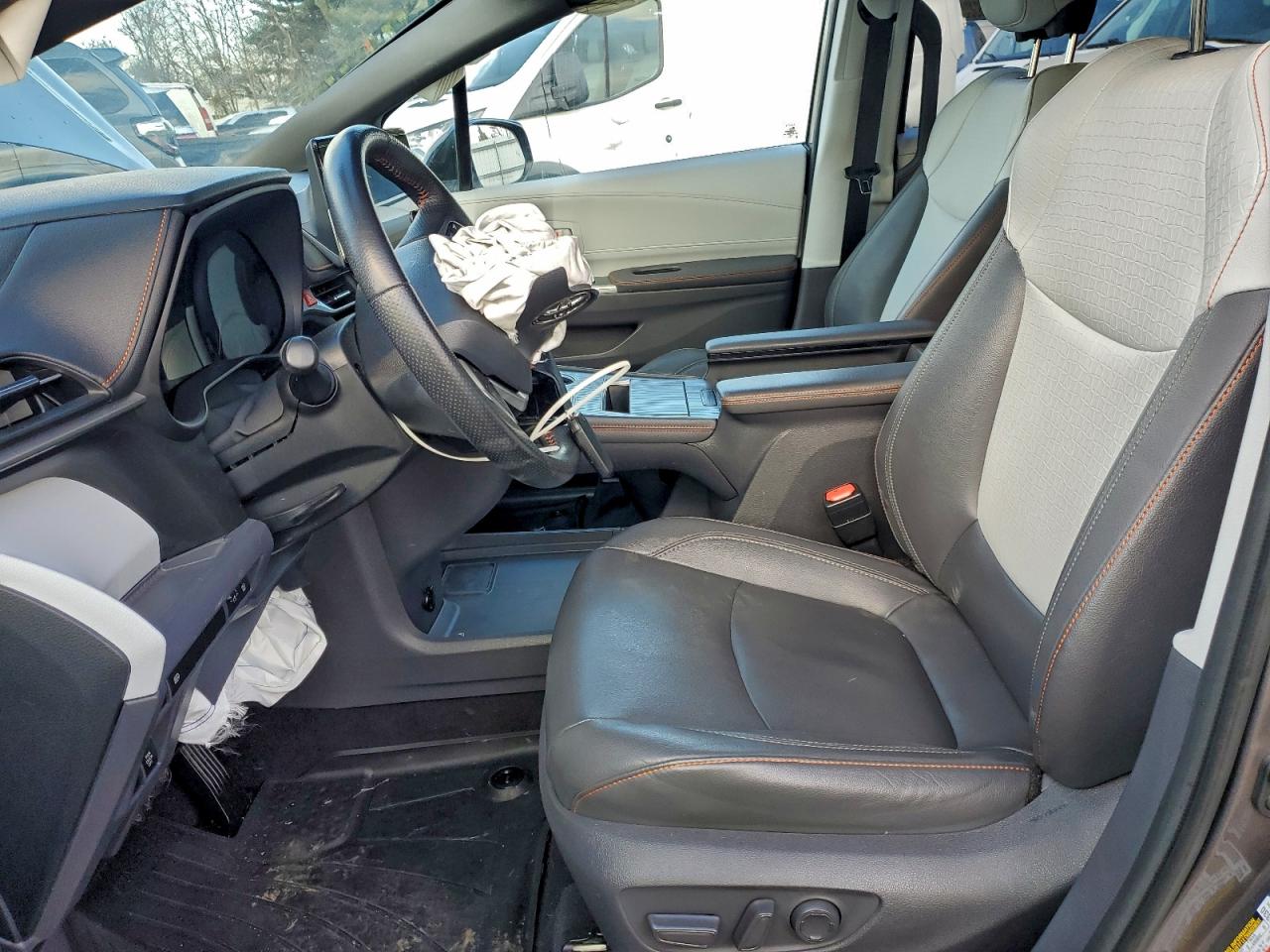 2021 TOYOTA SIENNA XSE photo 7