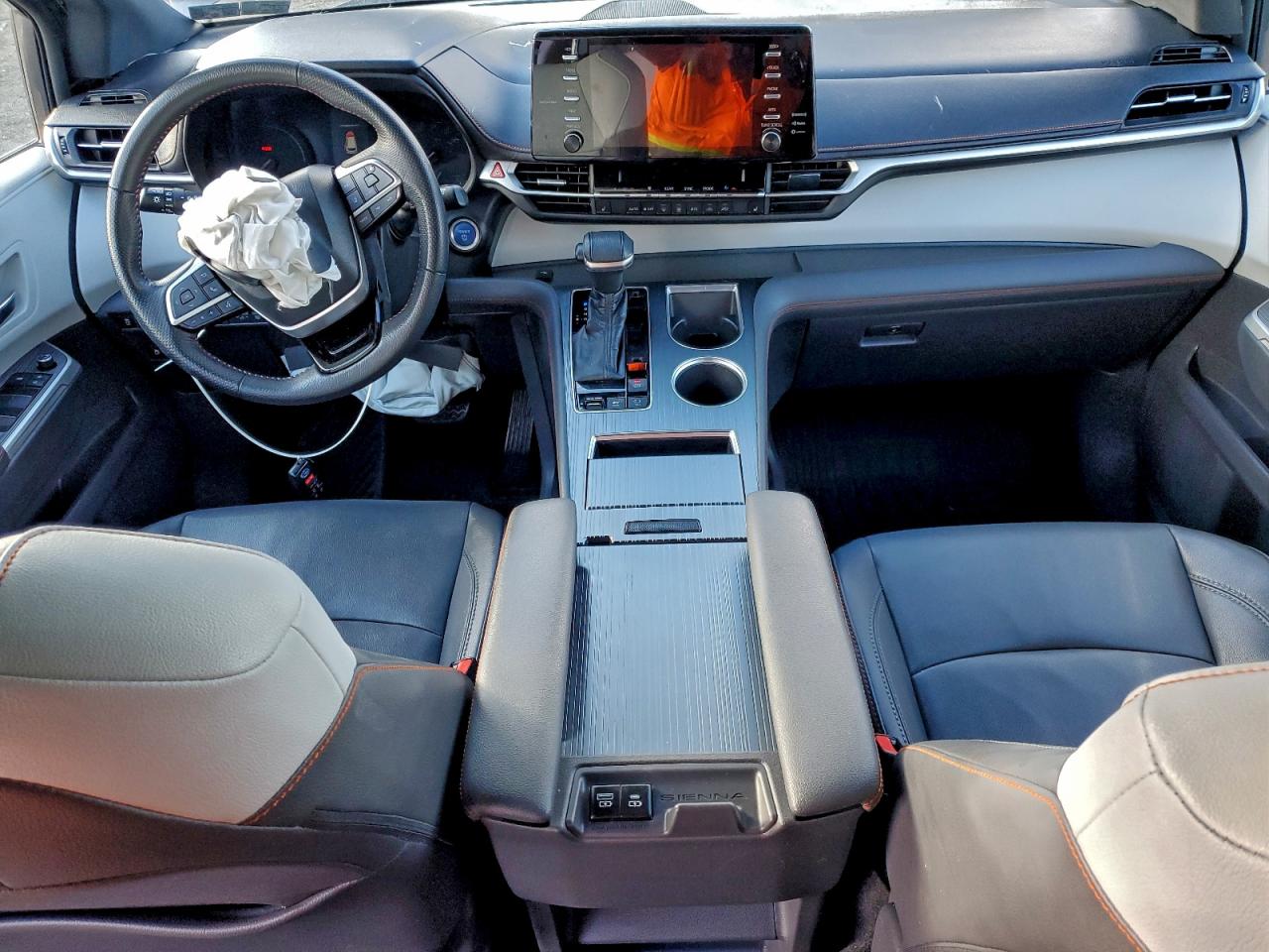 2021 TOYOTA SIENNA XSE photo 8