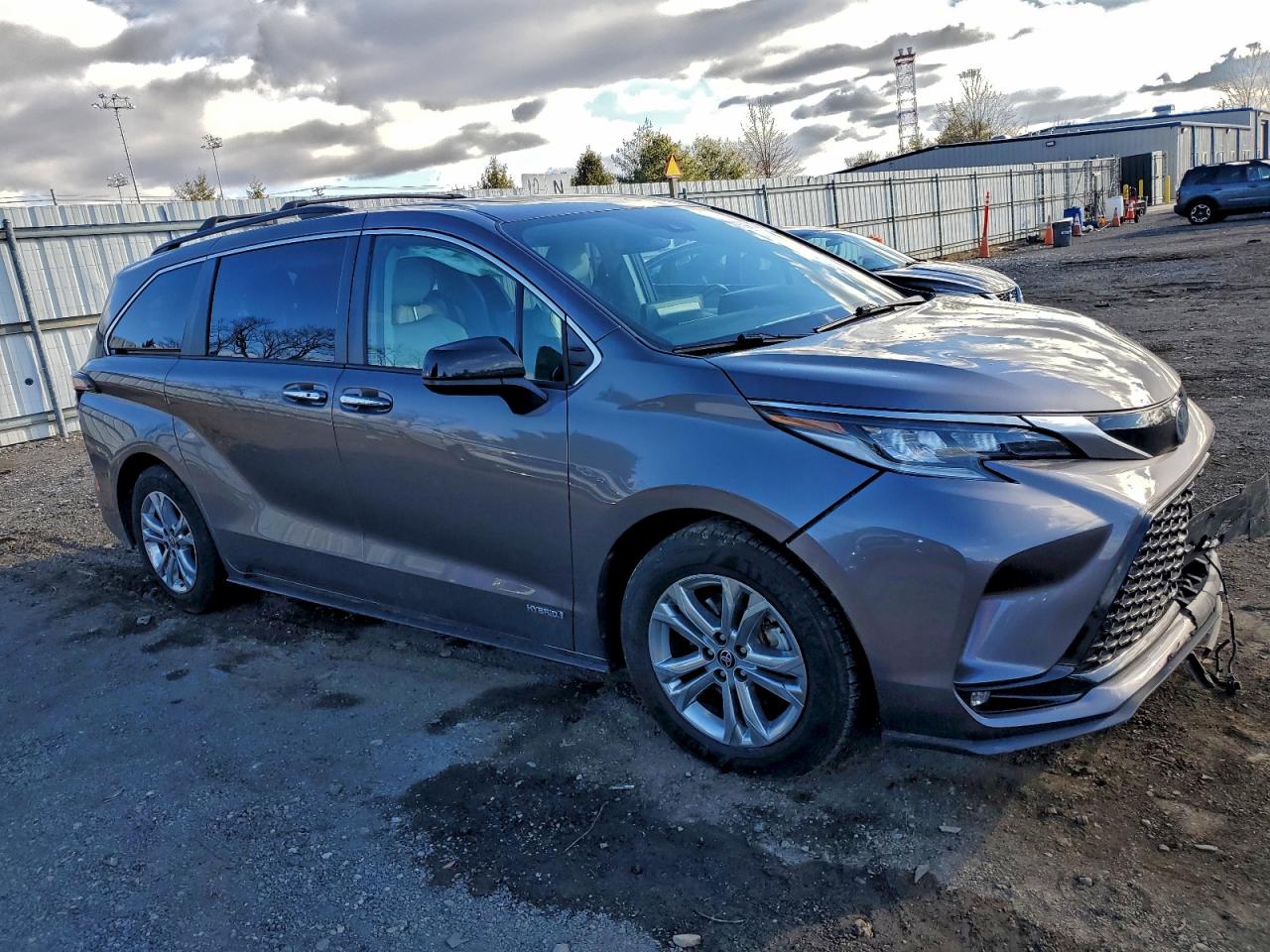 2021 TOYOTA SIENNA XSE photo 4