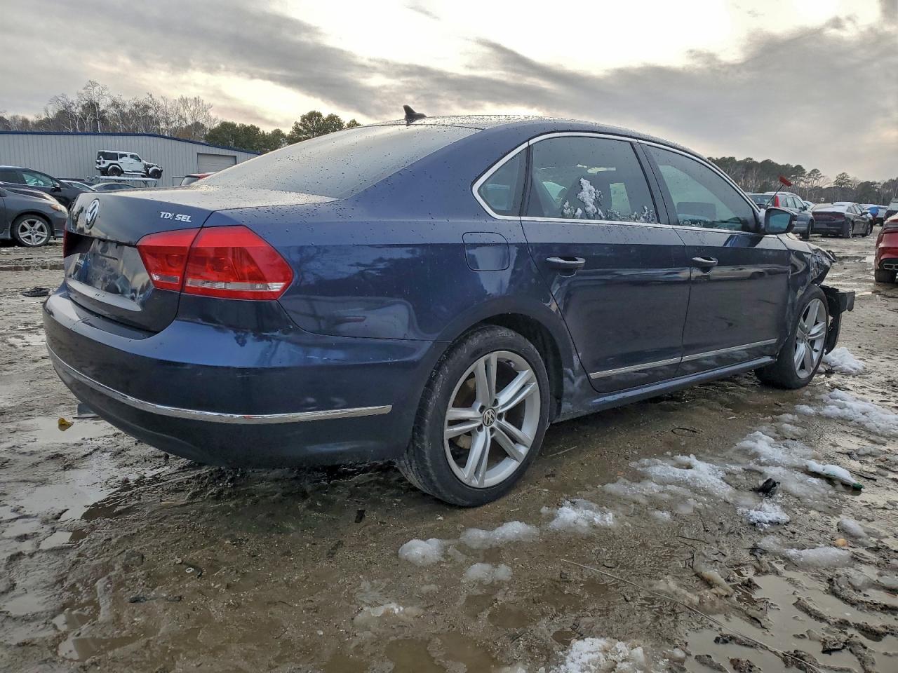 2015 VOLKSWAGEN PASSAT SEL photo 3
