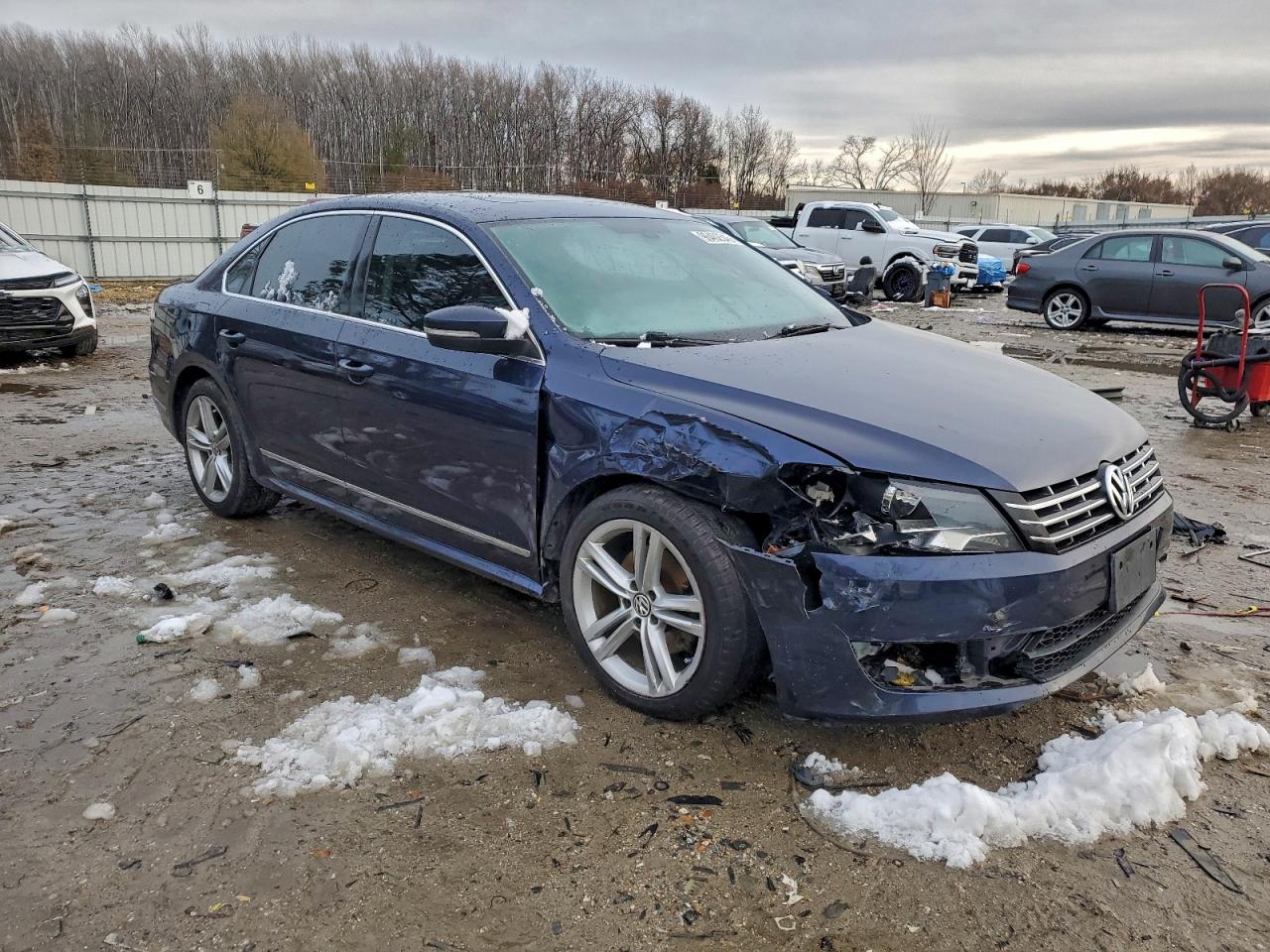2015 VOLKSWAGEN PASSAT SEL photo 4