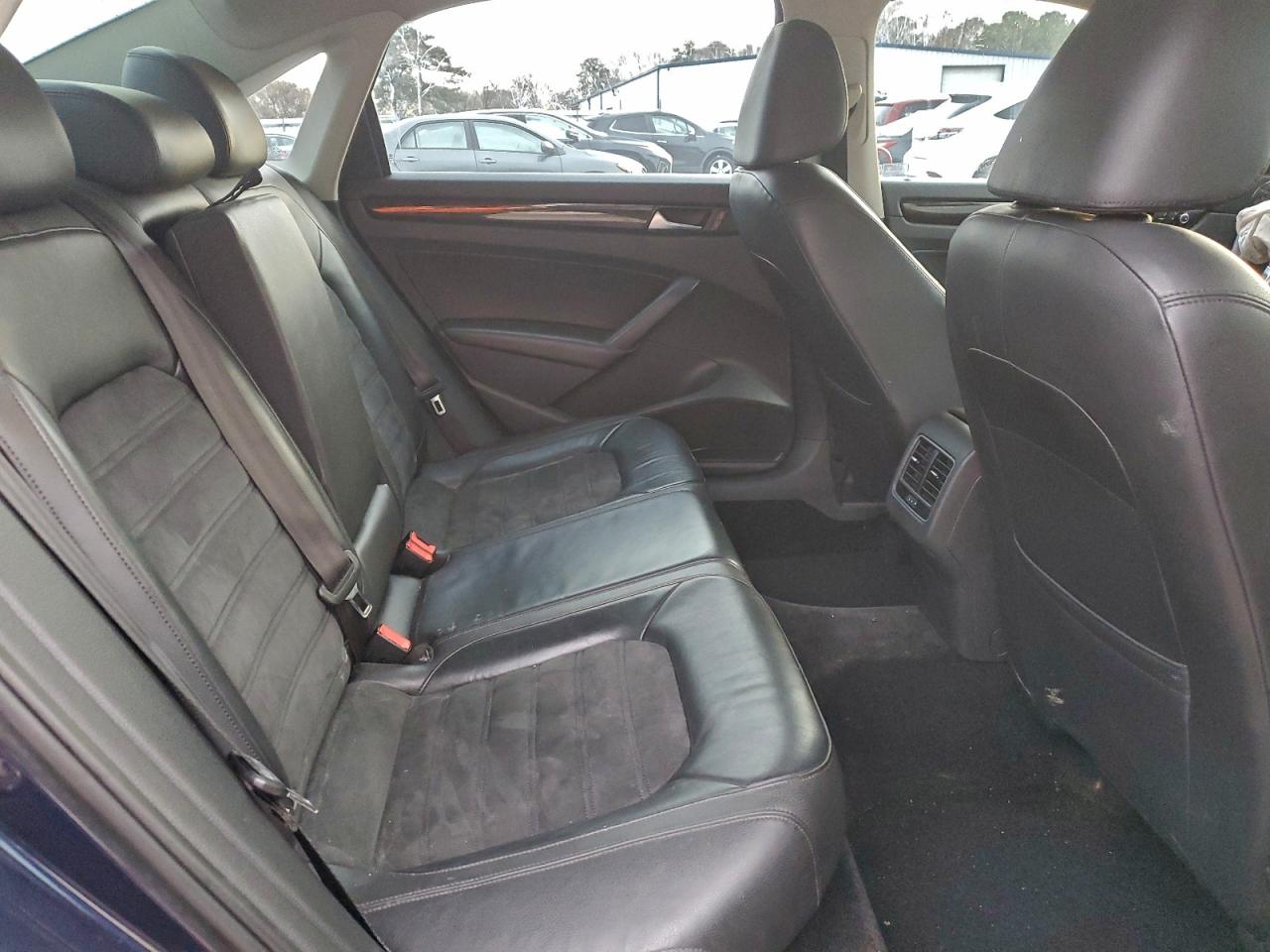 2015 VOLKSWAGEN PASSAT SEL photo 10