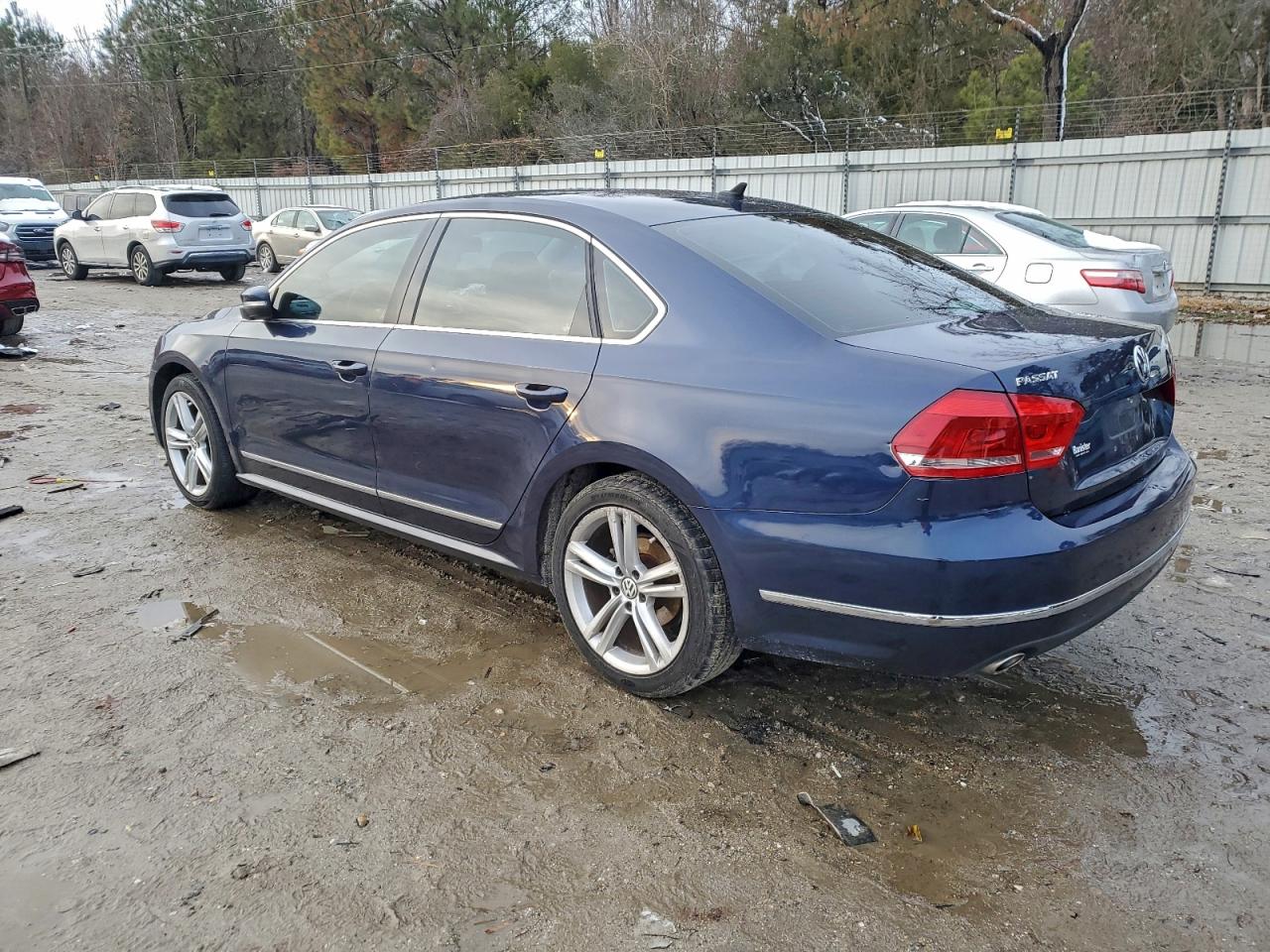 2015 VOLKSWAGEN PASSAT SEL photo 2