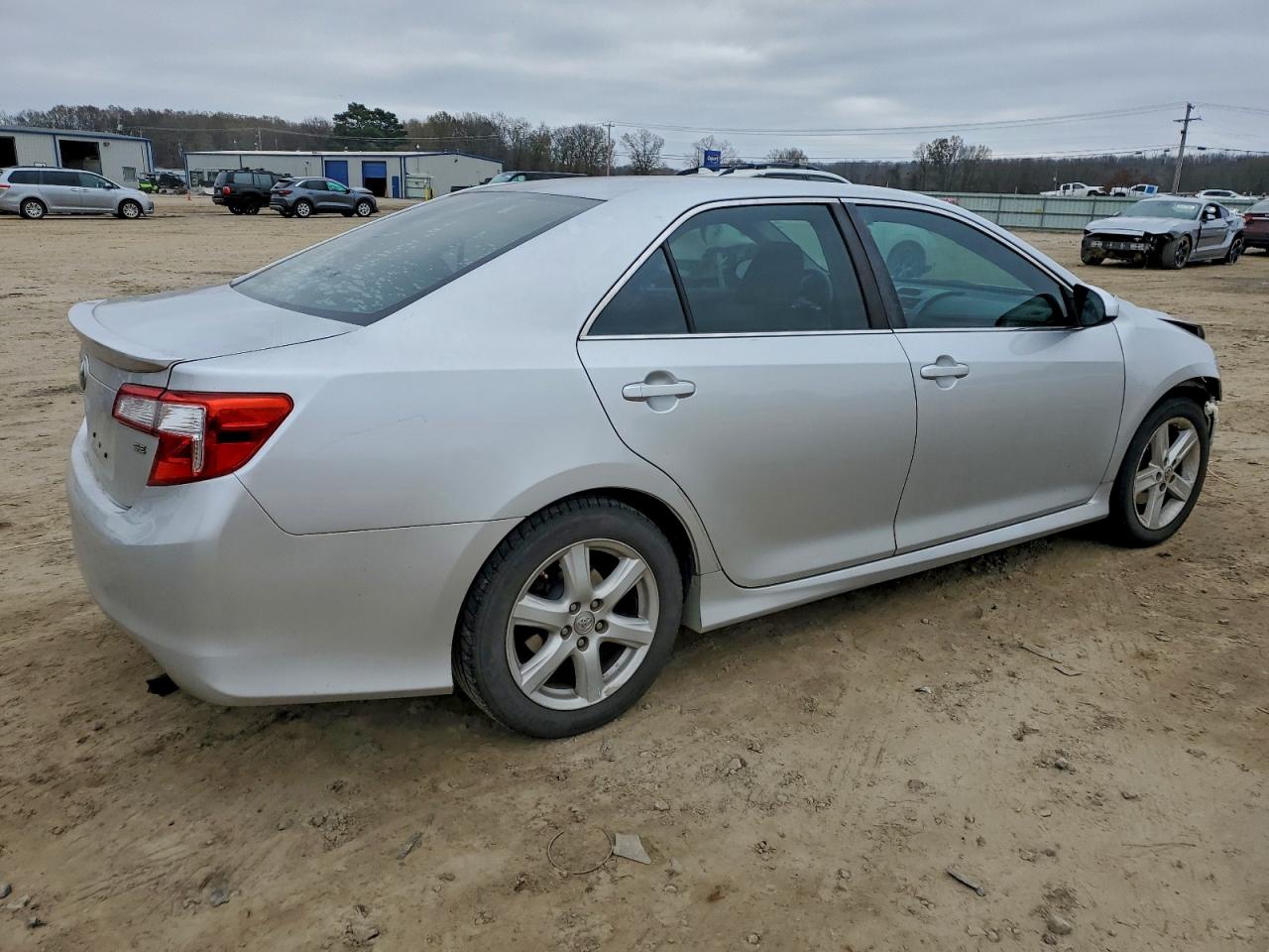 2013 TOYOTA CAMRY L photo 3