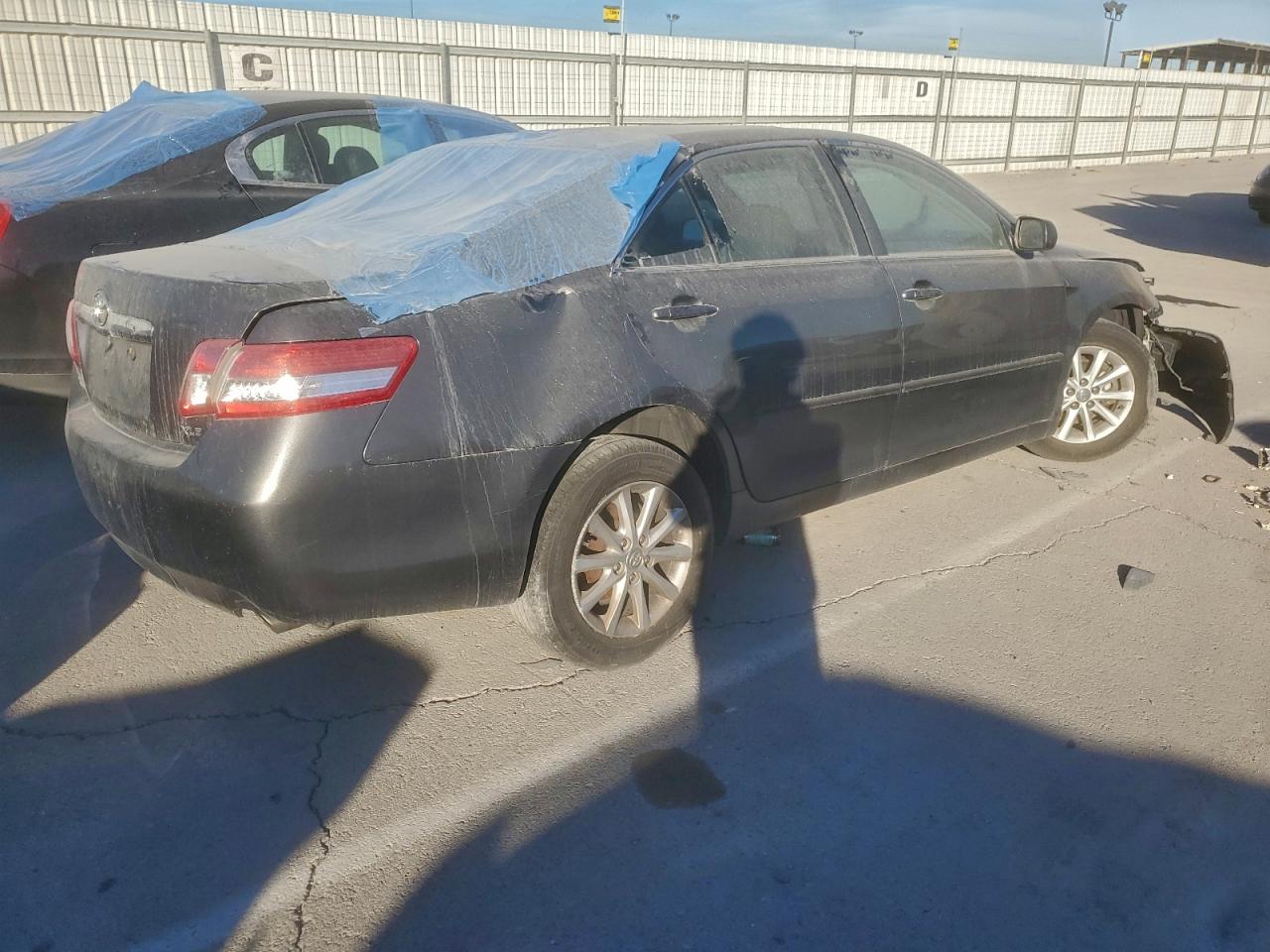 2011 TOYOTA CAMRY BASE photo 3
